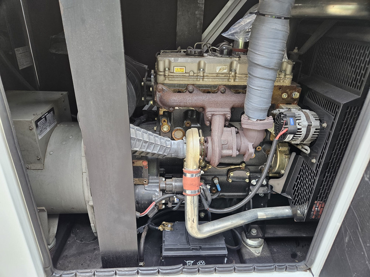 HGI 100KVA PERKINS GENERATOR DIESEL SILENT RENTAL SPECIFICATION HGI 100KVA PERKINS GENERATOR DIESEL SILENT RENTAL SPECIFICATION - Електричний генератор: фото 3 HGI 100KVA PERKINS GENERATOR DIESEL SILENT RENTAL SPECIFICATION HGI 100KVA PERKINS GENERATOR DIESEL SILENT RENTAL SPECIFICATION - Електричний генератор: фото 3