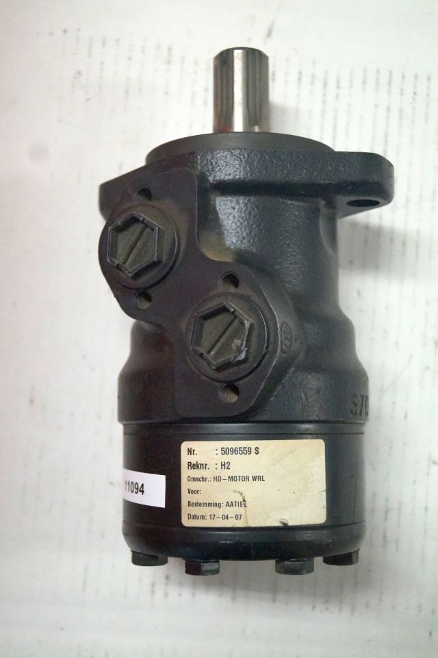 Jungheinrich 26906940 | Stuur motor Steering motor WRL reachtruck till year 2003 Stuur motor Steering motor WRL reachtruck till year 2003 - Гідравлічний мотор в категорії Вантажно-розвантажувальна техніка: фото 1 Jungheinrich 26906940 | Stuur motor Steering motor WRL reachtruck till year 2003 Stuur motor Steering motor WRL reachtruck till year 2003 - Гідравлічний мотор в категорії Вантажно-розвантажувальна техніка: фото 1