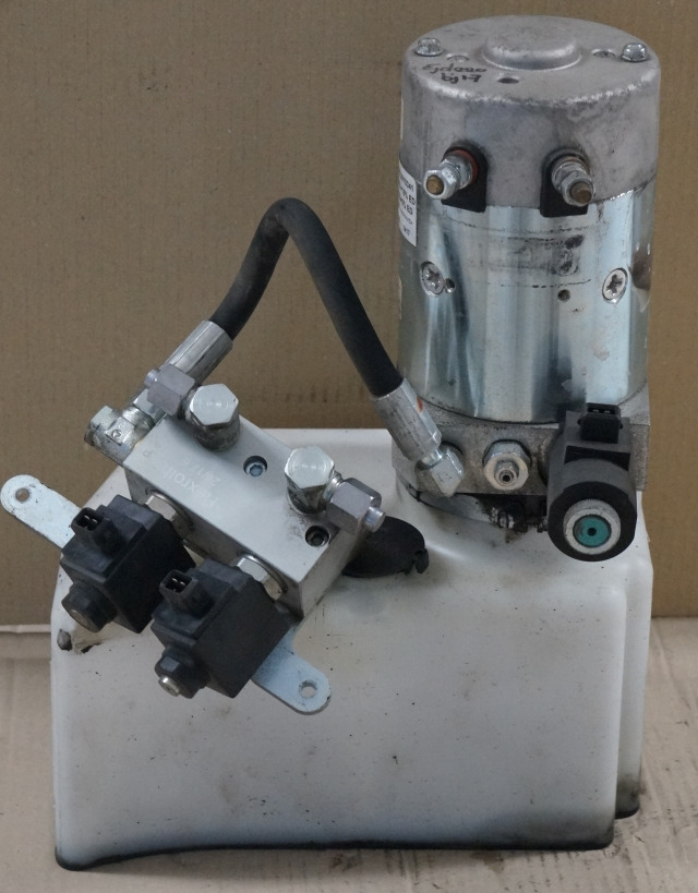 Jungheinrich 51417583 | Pumpmotor with tank and valve block 24V 2,2KW code R9320 Pumpmotor with tank and valve block 24V 2,2KW code R932010341 for EJD220 year 2016 - Гідронасос в категорії Вантажно-розвантажувальна техніка: фото 1 Jungheinrich 51417583 | Pumpmotor with tank and valve block 24V 2,2KW code R9320 Pumpmotor with tank and valve block 24V 2,2KW code R932010341 for EJD220 year 2016 - Гідронасос в категорії Вантажно-розвантажувальна техніка: фото 1