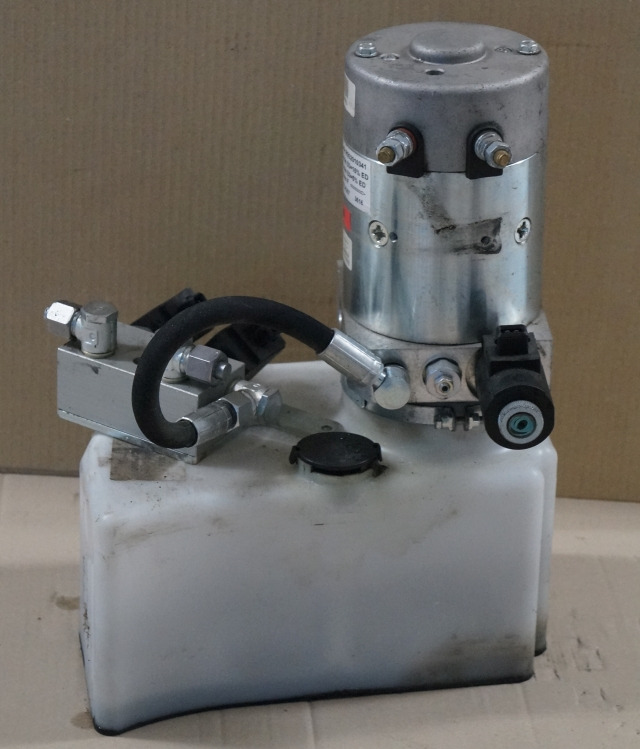 Jungheinrich 51417583 | Pumpmotor with tank and valve block 24V 2,2KW code R9320 Pumpmotor with tank and valve block 24V 2,2KW code R932010341 for EJD220 year 2016 - Гідронасос в категорії Вантажно-розвантажувальна техніка: фото 1 Jungheinrich 51417583 | Pumpmotor with tank and valve block 24V 2,2KW code R9320 Pumpmotor with tank and valve block 24V 2,2KW code R932010341 for EJD220 year 2016 - Гідронасос в категорії Вантажно-розвантажувальна техніка: фото 1