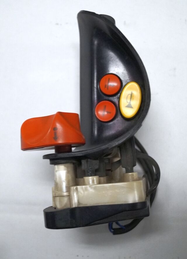 Linde 1443605100 | Rijschakelaar Control handle Control module - Електрична система в категорії Вантажно-розвантажувальна техніка: фото 1 Linde 1443605100 | Rijschakelaar Control handle Control module - Електрична система в категорії Вантажно-розвантажувальна техніка: фото 1