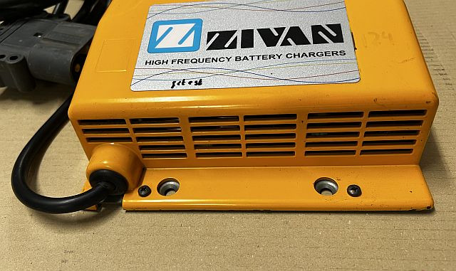 Zivan F7BQMW-0002QX | Used charger lead/acid 24V 60A 230V 11A sn. 1407710970 Used charger lead/acid 24V 60A 230V 11A sn. 1407710970 - Аккумулятор в категорії Вантажно-розвантажувальна техніка: фото 4 Zivan F7BQMW-0002QX | Used charger lead/acid 24V 60A 230V 11A sn. 1407710970 Used charger lead/acid 24V 60A 230V 11A sn. 1407710970 - Аккумулятор в категорії Вантажно-розвантажувальна техніка: фото 4