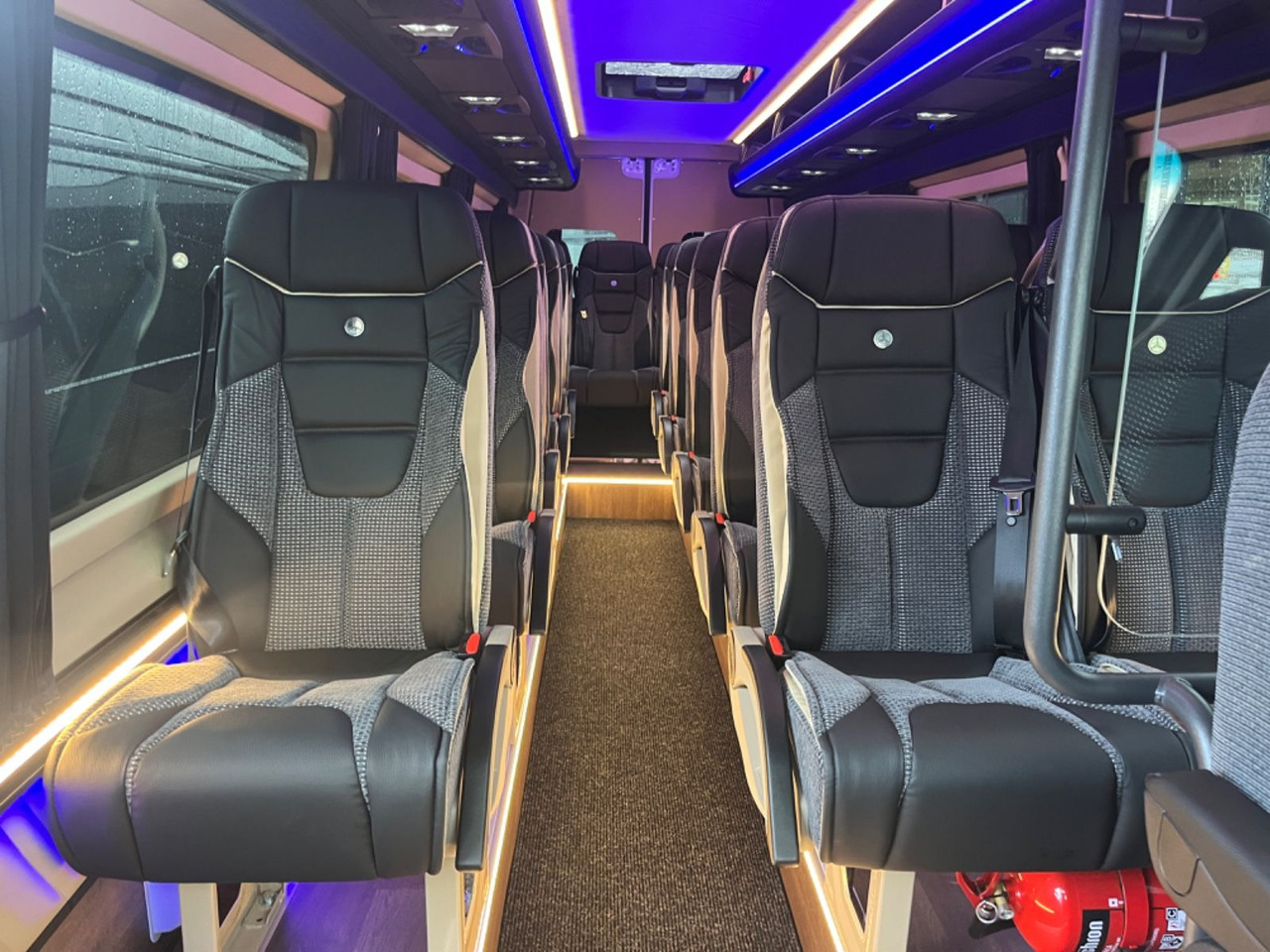 Mercedes-Benz Sprinter 519 AWD 4x4 TOURIST / 21 to 24 Seats - Мікроавтобус, Пасажирський фургон: фото 4 Mercedes-Benz Sprinter 519 AWD 4x4 TOURIST / 21 to 24 Seats - Мікроавтобус, Пасажирський фургон: фото 4