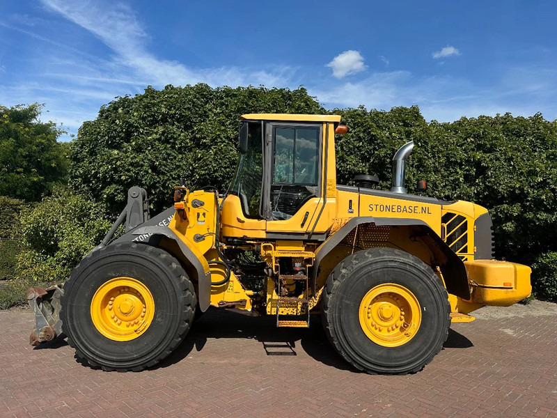 Volvo L120 F - Колісний навантажувач: фото 1 Volvo L120 F - Колісний навантажувач: фото 1