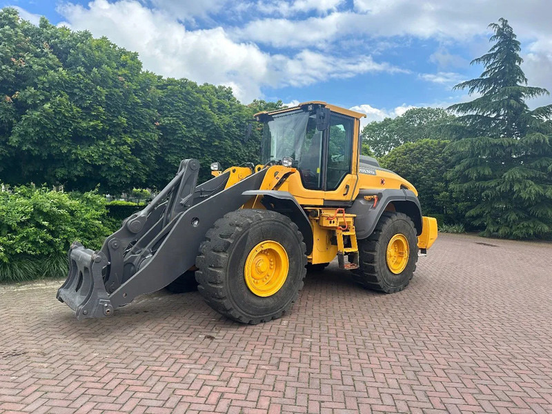 Volvo L120 H - Колісний навантажувач: фото 2 Volvo L120 H - Колісний навантажувач: фото 2