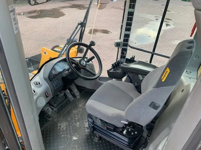 Колісний навантажувач Volvo L120 H: фото 18 Колісний навантажувач Volvo L120 H: фото 18