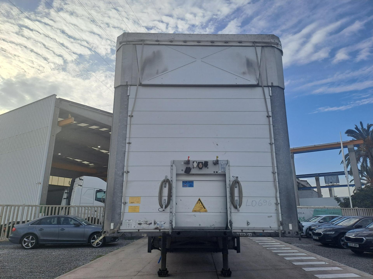 Schmitz Cargobull SCS24/L Varios - Тентований напівпричіп: фото 2 Schmitz Cargobull SCS24/L Varios - Тентований напівпричіп: фото 2