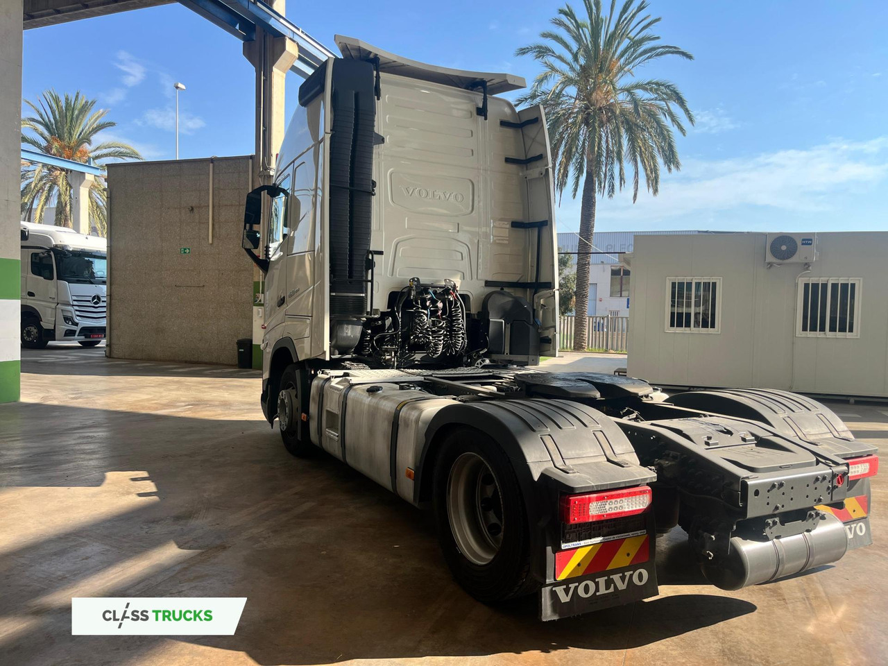 Volvo FH 460 Globetrotter XL Varios, i-Save I-ParkCool - Тягач: фото 4 Volvo FH 460 Globetrotter XL Varios, i-Save I-ParkCool - Тягач: фото 4