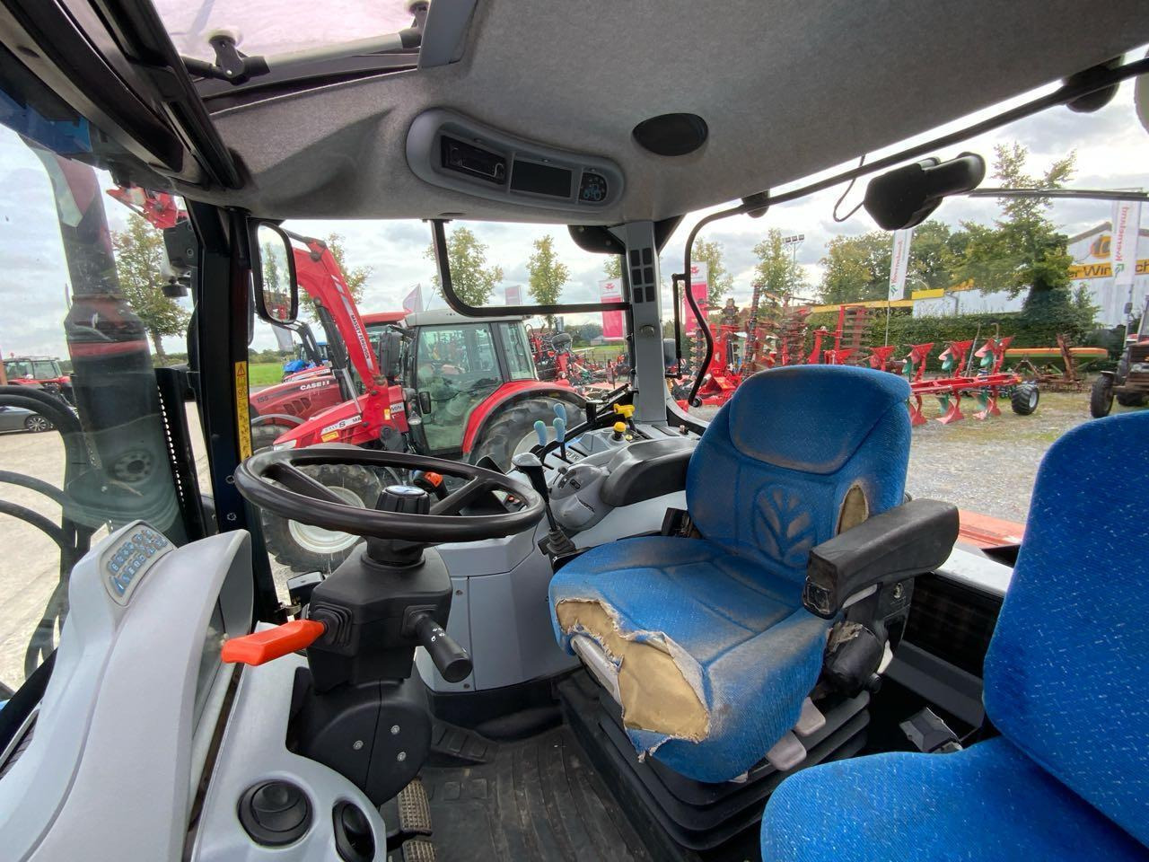 New Holland T6020 Elite - Трактор: фото 2 New Holland T6020 Elite - Трактор: фото 2