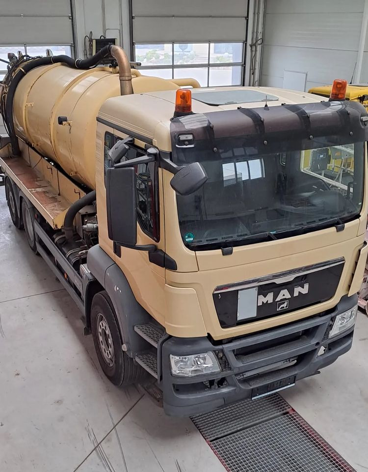 MAN MAN TGS 26.360/6X2/POJAZD KOMUNALNY Z WYWROTEM - Асенізатори: фото 2 MAN MAN TGS 26.360/6X2/POJAZD KOMUNALNY Z WYWROTEM - Асенізатори: фото 2