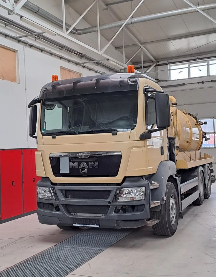MAN MAN TGS 26.360/6X2/POJAZD KOMUNALNY Z WYWROTEM - Асенізатори: фото 1 MAN MAN TGS 26.360/6X2/POJAZD KOMUNALNY Z WYWROTEM - Асенізатори: фото 1