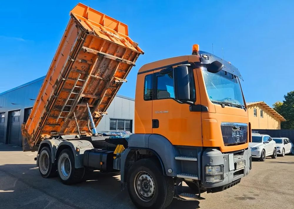 MAN TGS 26.480 6x4 WYWROTKA 3-STRONNA | AUTOMAT | EURO 5 | PRZEBIEG 310 000km! - Самоскид вантажівка: фото 4 MAN TGS 26.480 6x4 WYWROTKA 3-STRONNA | AUTOMAT | EURO 5 | PRZEBIEG 310 000km! - Самоскид вантажівка: фото 4