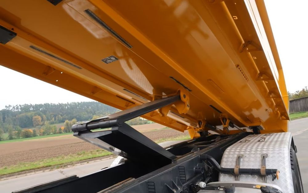 Mercedes-Benz Arocs 3251 8x4 | 510 KM | Euro 6d | Navi | Wywrotka Trójstronna | 215 600 km !! - Самоскид вантажівка: фото 4 Mercedes-Benz Arocs 3251 8x4 | 510 KM | Euro 6d | Navi | Wywrotka Trójstronna | 215 600 km !! - Самоскид вантажівка: фото 4