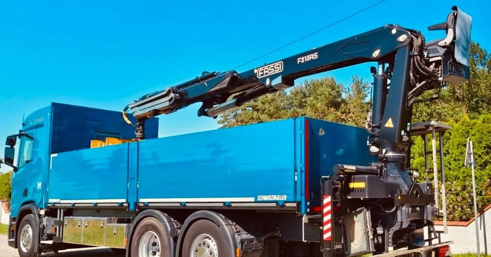 Scania R 500 6x2 z żurawiem Fassi F 215 AS – 2019 – Euro 6 –Retarder -Oś skrętna - Gotowa do pracy! - Вантажівка з маніпулятором, Бортова вантажівка/ Платформа: фото 2 Scania R 500 6x2 z żurawiem Fassi F 215 AS – 2019 – Euro 6 –Retarder -Oś skrętna - Gotowa do pracy! - Вантажівка з маніпулятором, Бортова вантажівка/ Платформа: фото 2