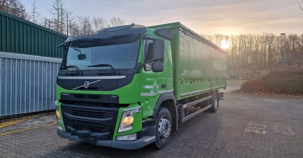 Volvo FM 420 – zabudowa + plandeka / Automatyczna skrzynia / Euro 6 / Zawieszenie pneumatyczne/ 4x2/ - Тентована вантажівка: фото 1 Volvo FM 420 – zabudowa + plandeka / Automatyczna skrzynia / Euro 6 / Zawieszenie pneumatyczne/ 4x2/ - Тентована вантажівка: фото 1