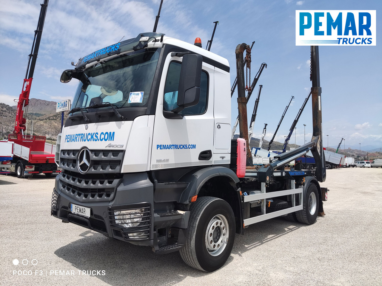 MERCEDES-BENZ AROCS 1845 PORTACONTENEDOR CADENA - Скіповий навантажувач вантажівка: фото 1 MERCEDES-BENZ AROCS 1845 PORTACONTENEDOR CADENA - Скіповий навантажувач вантажівка: фото 1