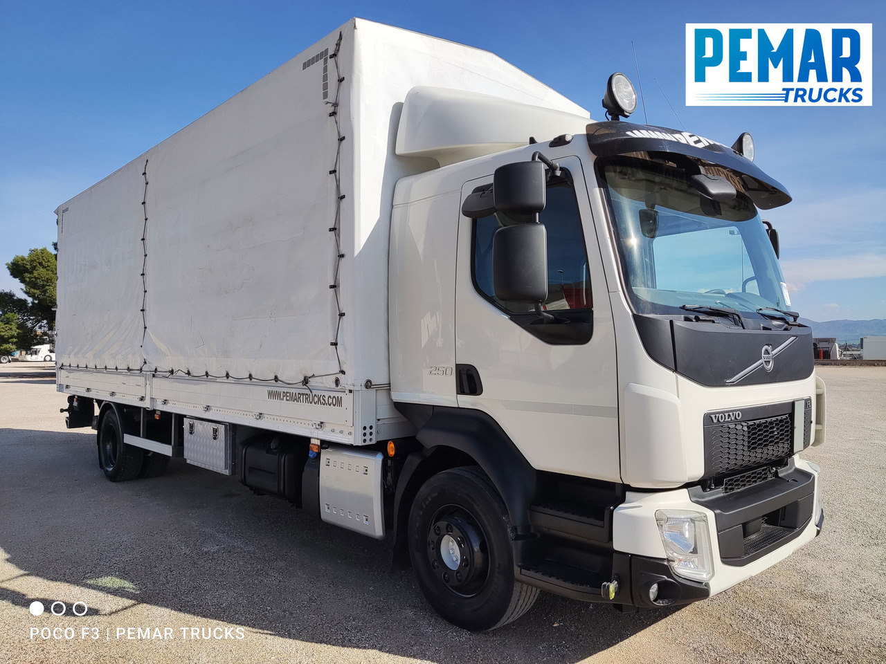 VOLVO FL 250 SEMITAUTLINER 16T - Тентована вантажівка: фото 3 VOLVO FL 250 SEMITAUTLINER 16T - Тентована вантажівка: фото 3