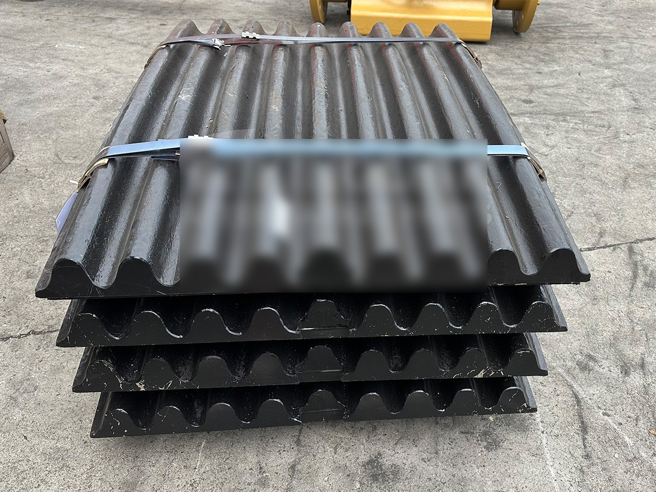 KINGLINK High Manganese Steel Movable Jaw Plates 17003347 for CT2036 Jaw Crusher - Запчастини в категорії Будівельна техніка: фото 1 KINGLINK High Manganese Steel Movable Jaw Plates 17003347 for CT2036 Jaw Crusher - Запчастини в категорії Будівельна техніка: фото 1