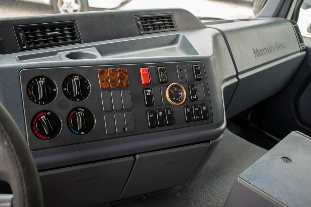 MERCEDES-BENZ ACTROS MP I - Приладова панель в категорії Вантажівки: фото 2 MERCEDES-BENZ ACTROS MP I - Приладова панель в категорії Вантажівки: фото 2