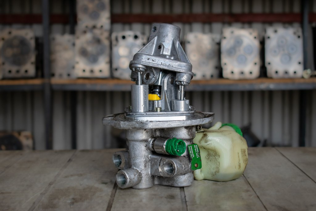 MERCEDES-BENZ AXOR II HYDRAULIC LEVER - Гідравліка в категорії Вантажівки: фото 1 MERCEDES-BENZ AXOR II HYDRAULIC LEVER - Гідравліка в категорії Вантажівки: фото 1