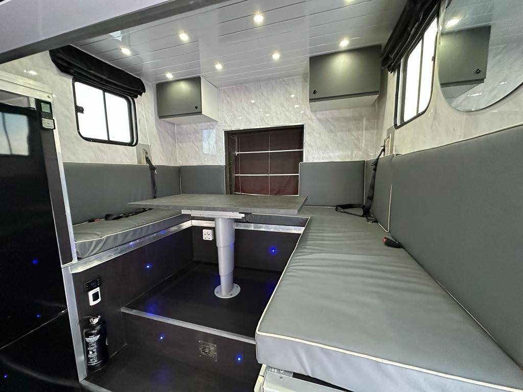 Для перевезення худоби вантажівка Mercedes-Benz Actros: фото 18