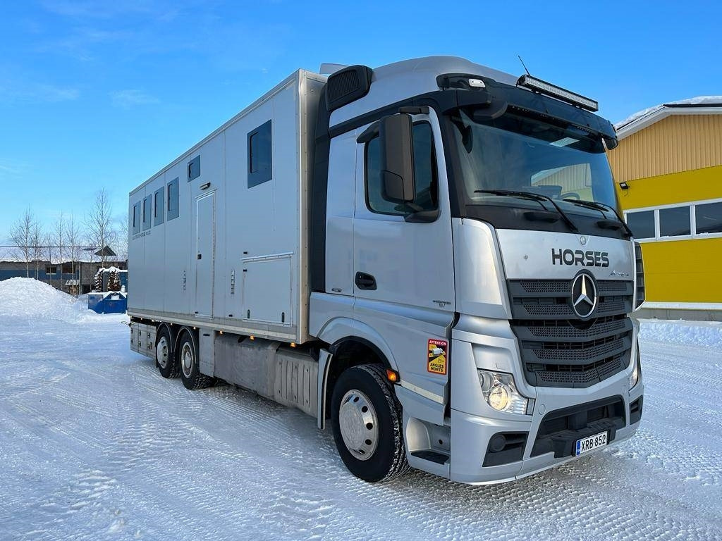 Для перевезення худоби вантажівка Mercedes-Benz Actros: фото 7
