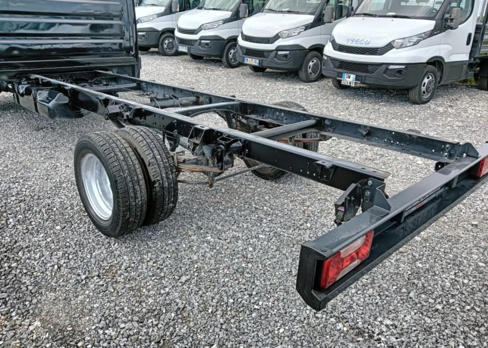 Iveco 35C13, 35C12, 35C14, 35C15 - Вантажівка шасі: фото 3 Iveco 35C13, 35C12, 35C14, 35C15 - Вантажівка шасі: фото 3