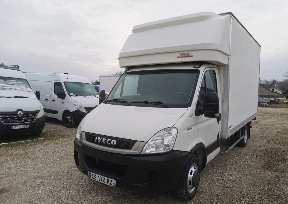 Iveco 3.0-150KM Daily 35C15 Kontener winda Dhollandia 750kg długi 35-150 Klimatyzacja długi rozstaw - Фургон з закритим кузовом: фото 2 Iveco 3.0-150KM Daily 35C15 Kontener winda Dhollandia 750kg długi 35-150 Klimatyzacja długi rozstaw - Фургон з закритим кузовом: фото 2