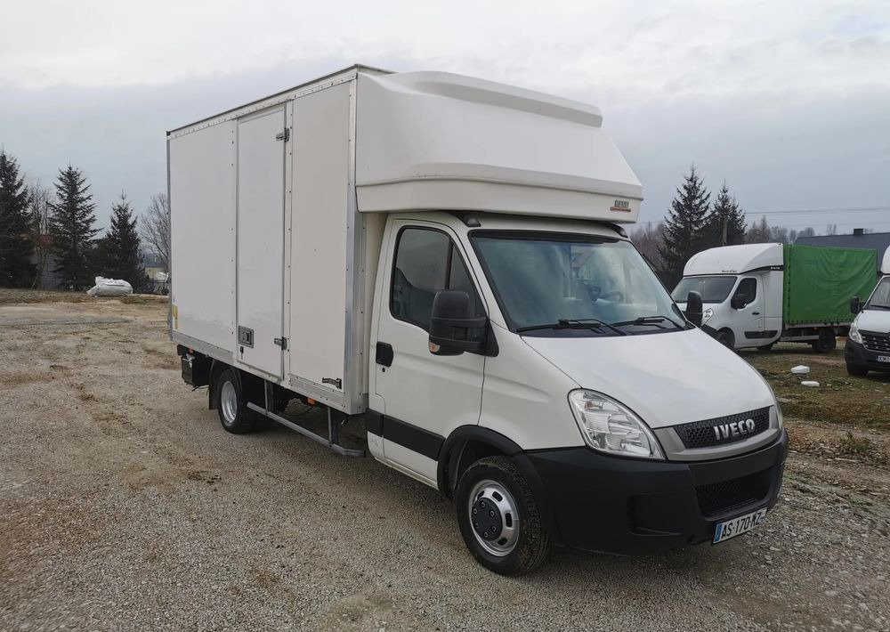 Iveco 3.0-150KM Daily 35C15 Kontener winda Dhollandia 750kg długi 35-150 Klimatyzacja długi rozstaw - Фургон з закритим кузовом: фото 3 Iveco 3.0-150KM Daily 35C15 Kontener winda Dhollandia 750kg długi 35-150 Klimatyzacja długi rozstaw - Фургон з закритим кузовом: фото 3