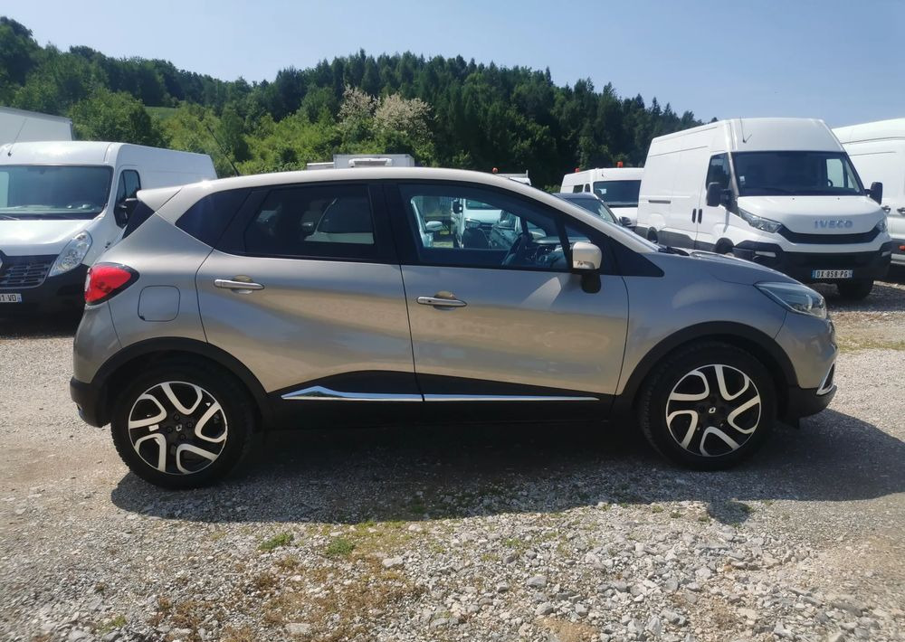 Renault Captur 0.9 Energy TCe Intens - Позашляховик: фото 3 Renault Captur 0.9 Energy TCe Intens - Позашляховик: фото 3