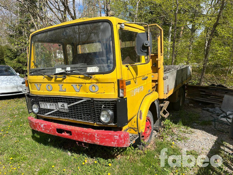 Volvo F408 - Бортова вантажівка/ Платформа, Вантажівка з маніпулятором: фото 1 Volvo F408 - Бортова вантажівка/ Платформа, Вантажівка з маніпулятором: фото 1