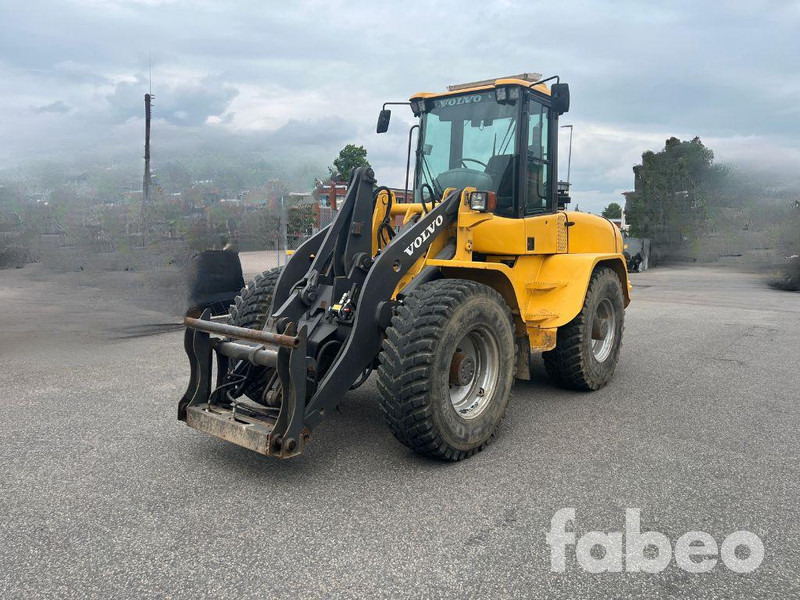 Volvo L40B - Колісний навантажувач: фото 1 Volvo L40B - Колісний навантажувач: фото 1