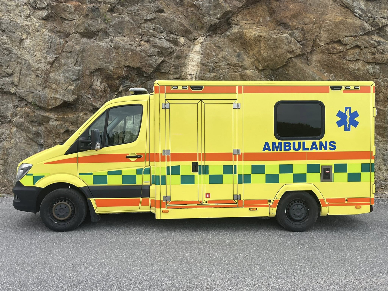 MERCEDES-BENZ Sprinter 319 - AMBULANCE / Krankenwagen / швидка допомога - Карета швидкої допомоги: фото 2 MERCEDES-BENZ Sprinter 319 - AMBULANCE / Krankenwagen / швидка допомога - Карета швидкої допомоги: фото 2