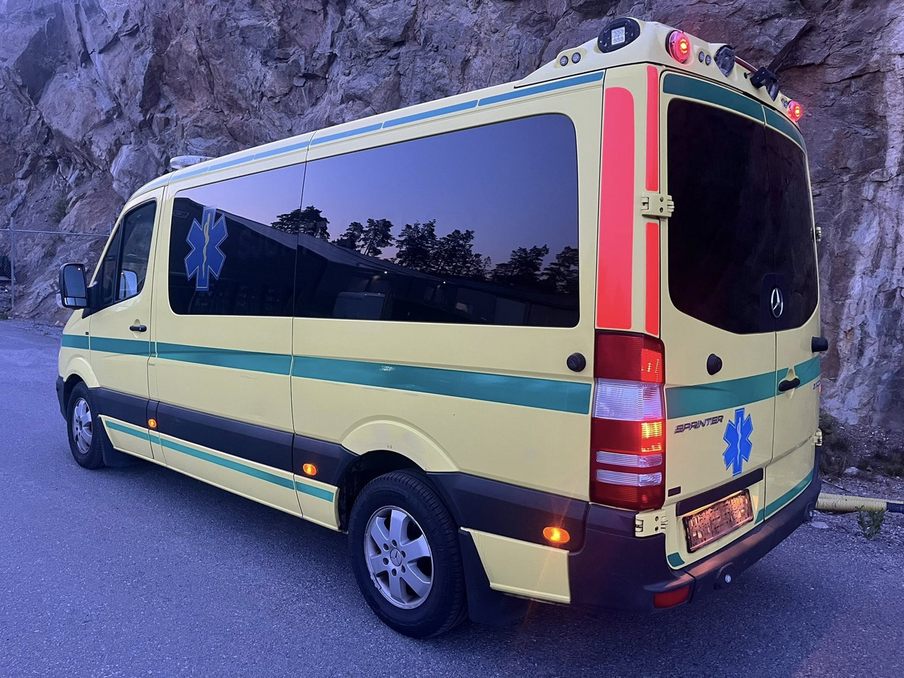 Mercedes-Benz Sprinter 316 - 2 stretcher AMBULANCE / Krankenwagen / Швидка допомога - Карета швидкої допомоги: фото 4 Mercedes-Benz Sprinter 316 - 2 stretcher AMBULANCE / Krankenwagen / Швидка допомога - Карета швидкої допомоги: фото 4