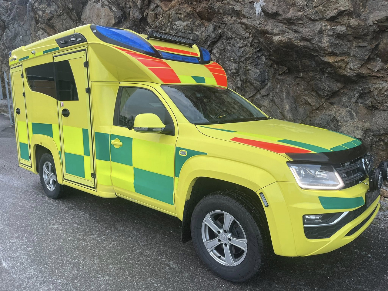VOLKSWAGEN Amarok 4motion - AMBULANCE / ambulanse / ambulanssi - Карета швидкої допомоги: фото 1 VOLKSWAGEN Amarok 4motion - AMBULANCE / ambulanse / ambulanssi - Карета швидкої допомоги: фото 1
