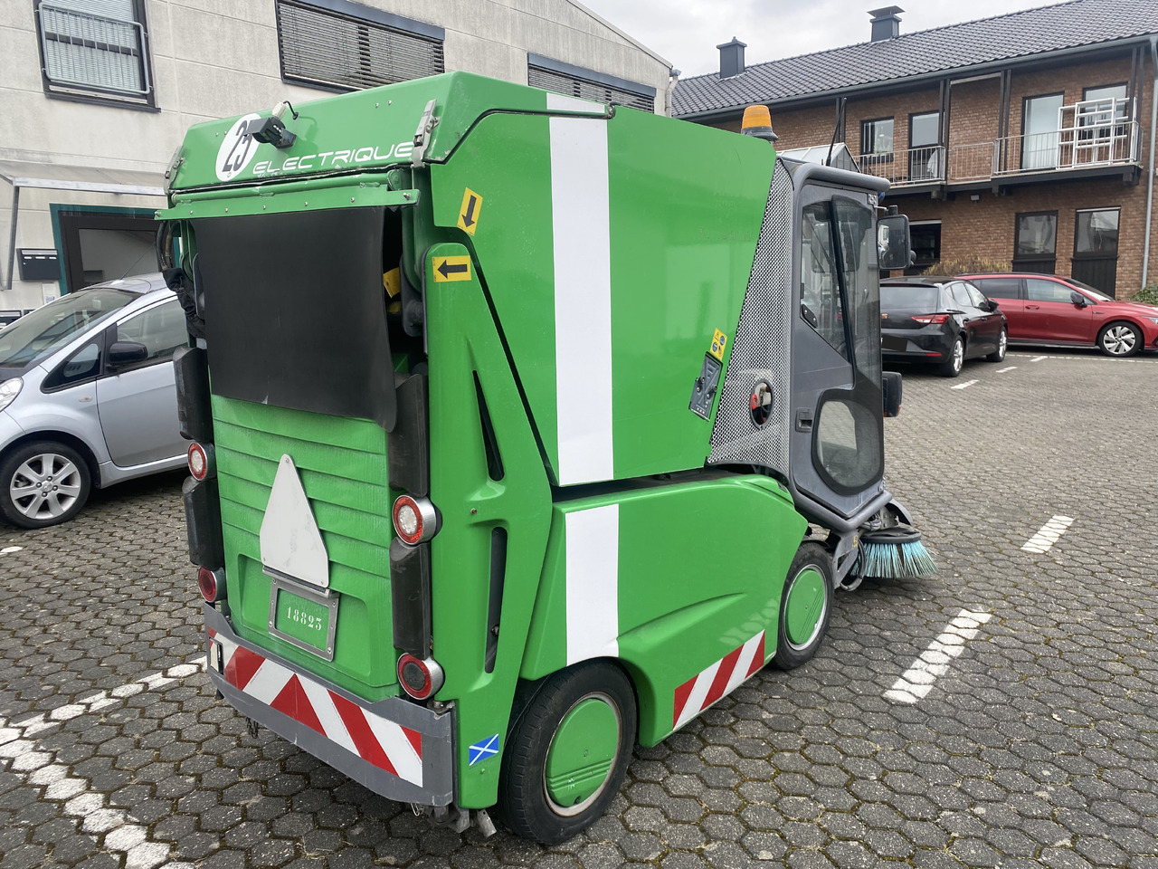 TENNANT Green Machines 500 ZE electric 500 ZE - Підмітально-прибиральна машина: фото 2 TENNANT Green Machines 500 ZE electric 500 ZE - Підмітально-прибиральна машина: фото 2