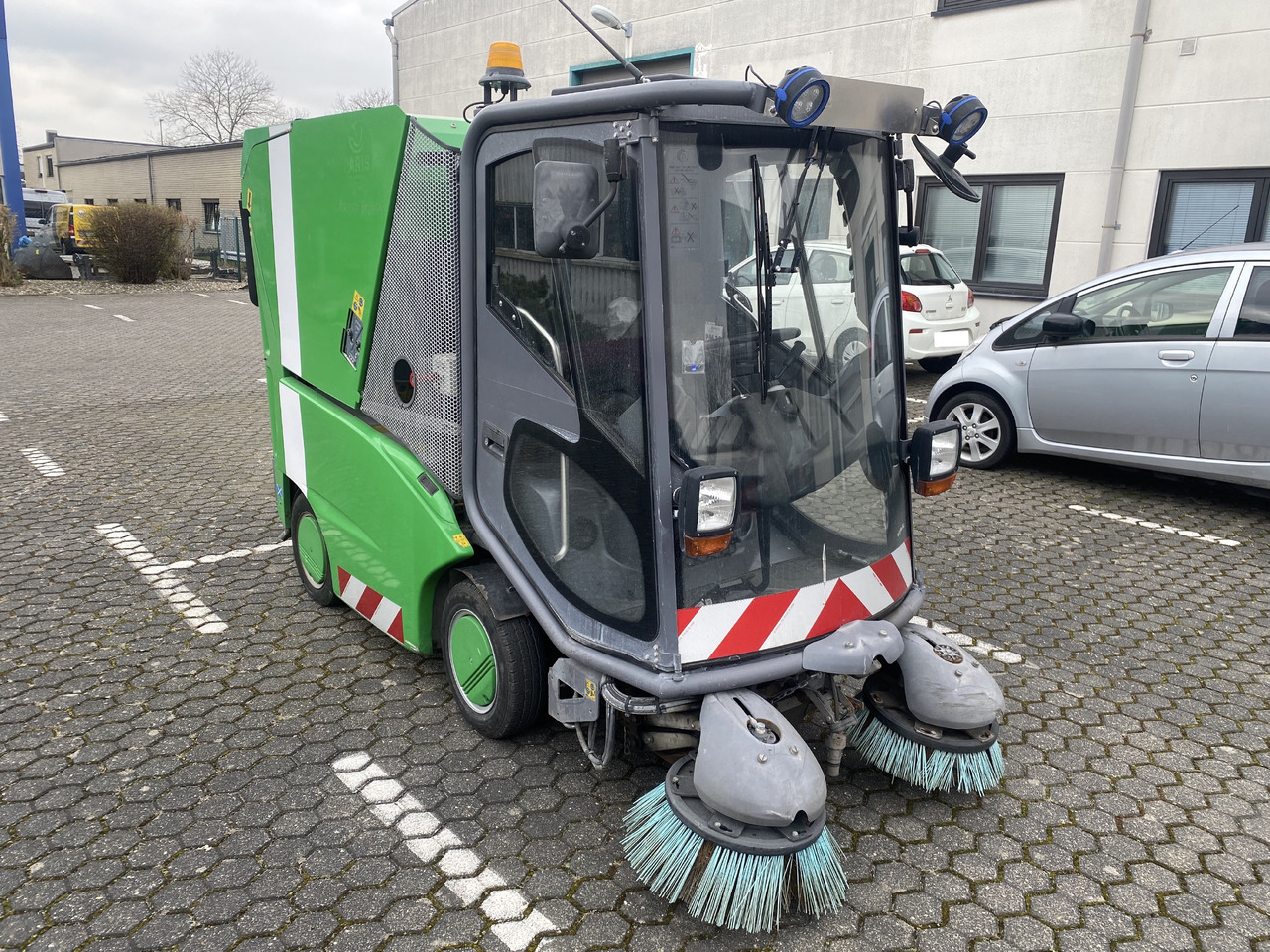 TENNANT Green Machines 500 ZE electric 500 ZE - Підмітально-прибиральна машина: фото 3 TENNANT Green Machines 500 ZE electric 500 ZE - Підмітально-прибиральна машина: фото 3