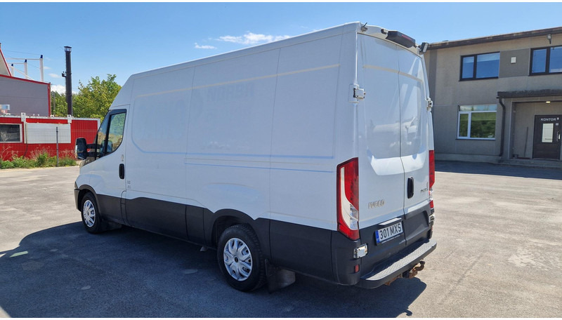 Iveco 35S15 4X2 - Суцільнометалевий фургон: фото 4 Iveco 35S15 4X2 - Суцільнометалевий фургон: фото 4