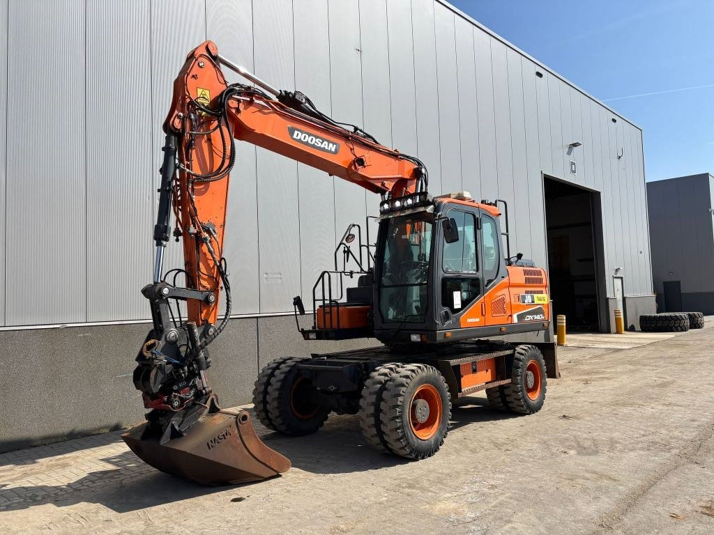 Doosan DX 140 W-5 (R5 Rototilt) - Колісний екскаватор: фото 2 Doosan DX 140 W-5 (R5 Rototilt) - Колісний екскаватор: фото 2