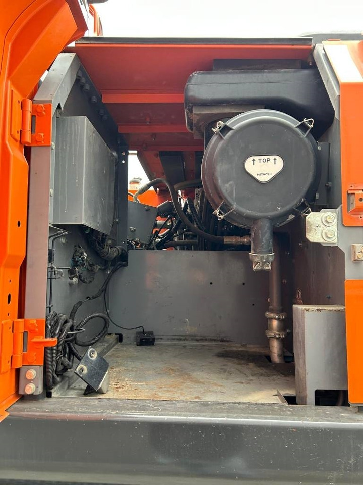 Колісний екскаватор Hitachi ZX220W-5B: фото 19
