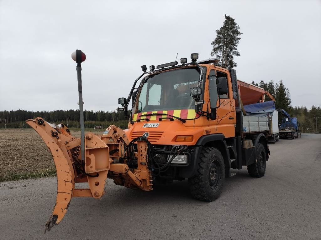 Mercedes-Benz Unimog ,hiekoitin,aura,kippilava - Снігоприбиральна машина: фото 1 Mercedes-Benz Unimog ,hiekoitin,aura,kippilava - Снігоприбиральна машина: фото 1