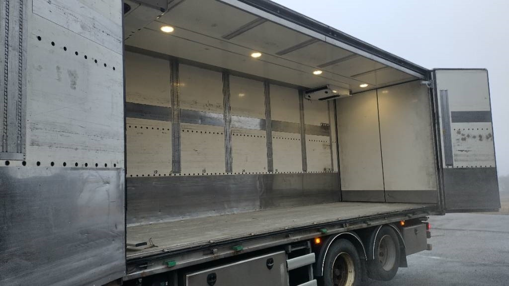 Scania R520 6x2 kokosivuauk kori, thermoking kone - Рефрижератор вантажівка: фото 5 Scania R520 6x2 kokosivuauk kori, thermoking kone - Рефрижератор вантажівка: фото 5