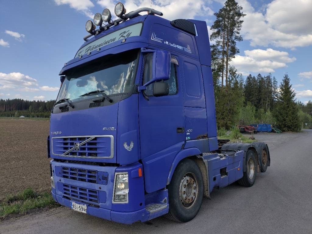 Volvo FH12 6x2 takateli veturi, leima 05/25 - Тягач: фото 1 Volvo FH12 6x2 takateli veturi, leima 05/25 - Тягач: фото 1