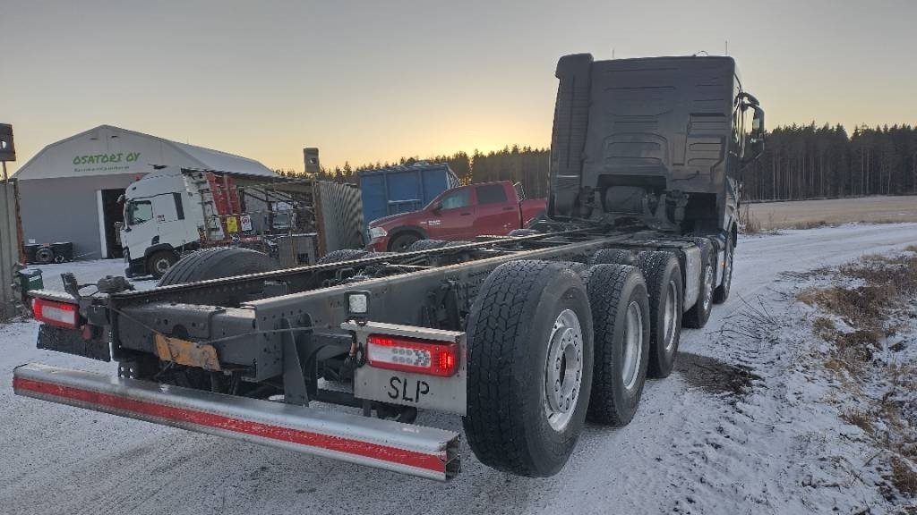 Volvo FH750 10*4 alusta,täysilmajouset - Вантажівка шасі: фото 3 Volvo FH750 10*4 alusta,täysilmajouset - Вантажівка шасі: фото 3