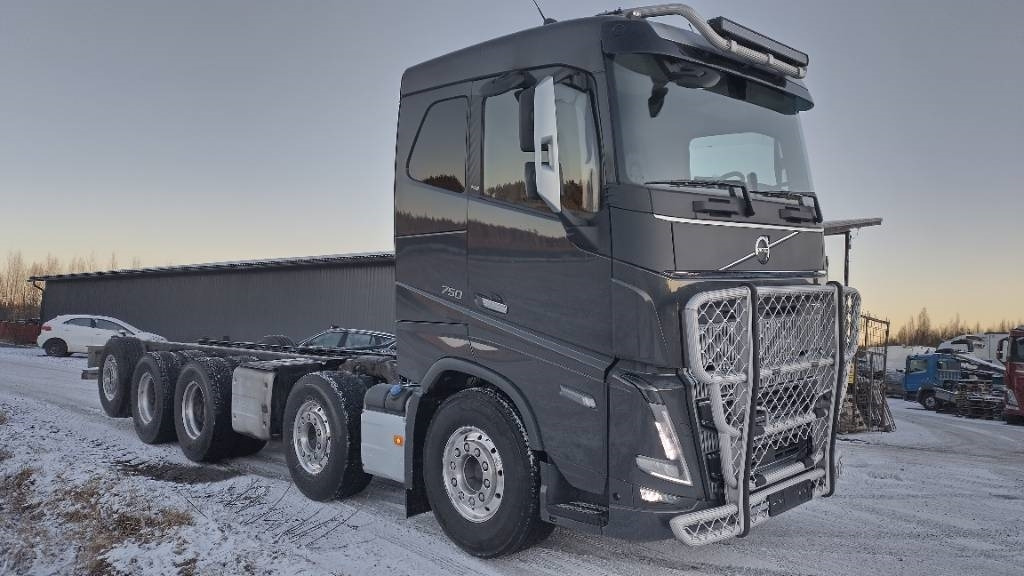 Volvo FH750 10*4 alusta,täysilmajouset - Вантажівка шасі: фото 2 Volvo FH750 10*4 alusta,täysilmajouset - Вантажівка шасі: фото 2