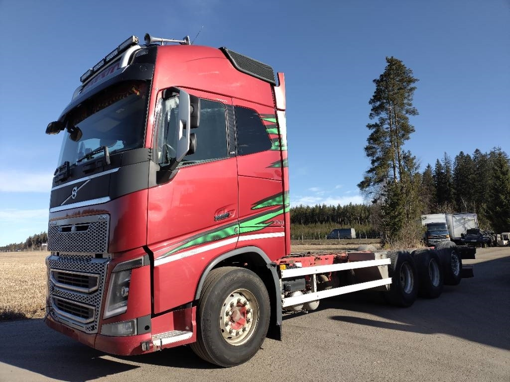 Volvo FH750 8x4 alusta - Вантажівка шасі: фото 1 Volvo FH750 8x4 alusta - Вантажівка шасі: фото 1