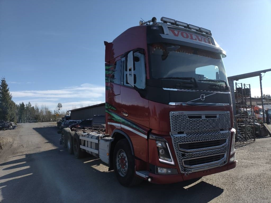 Volvo FH750 8x4 alusta - Вантажівка шасі: фото 2 Volvo FH750 8x4 alusta - Вантажівка шасі: фото 2