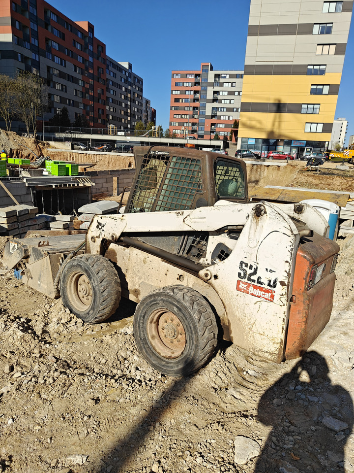 BOBCAT S220 - Міні-навантажувач: фото 1 BOBCAT S220 - Міні-навантажувач: фото 1