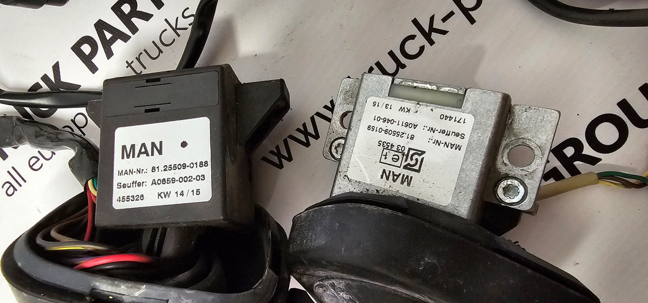 MAN MAN TGX / TGS EURO6 steering controllers set, driving position buttons, steering column switch, steering stalk 81255016035, 81464306026, 81258056006, 81255090159, 81255090188, 81259370064, 81258056005 - Запчастини в категорії Вантажівки: фото 3 MAN MAN TGX / TGS EURO6 steering controllers set, driving position buttons, steering column switch, steering stalk 81255016035, 81464306026, 81258056006, 81255090159, 81255090188, 81259370064, 81258056005 - Запчастини в категорії Вантажівки: фото 3