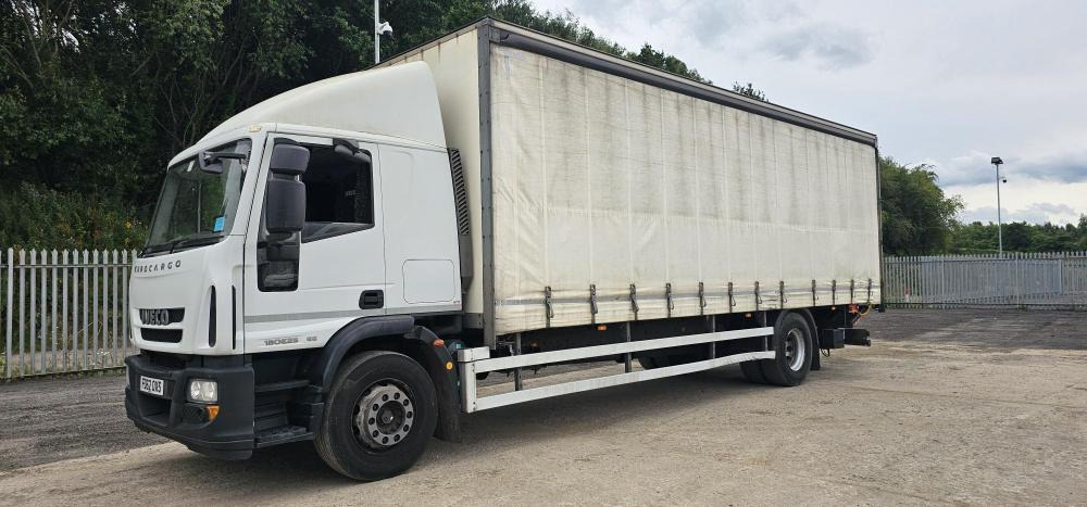 Iveco 18 ton curtain tail lift - Тентована вантажівка: фото 3 Iveco 18 ton curtain tail lift - Тентована вантажівка: фото 3